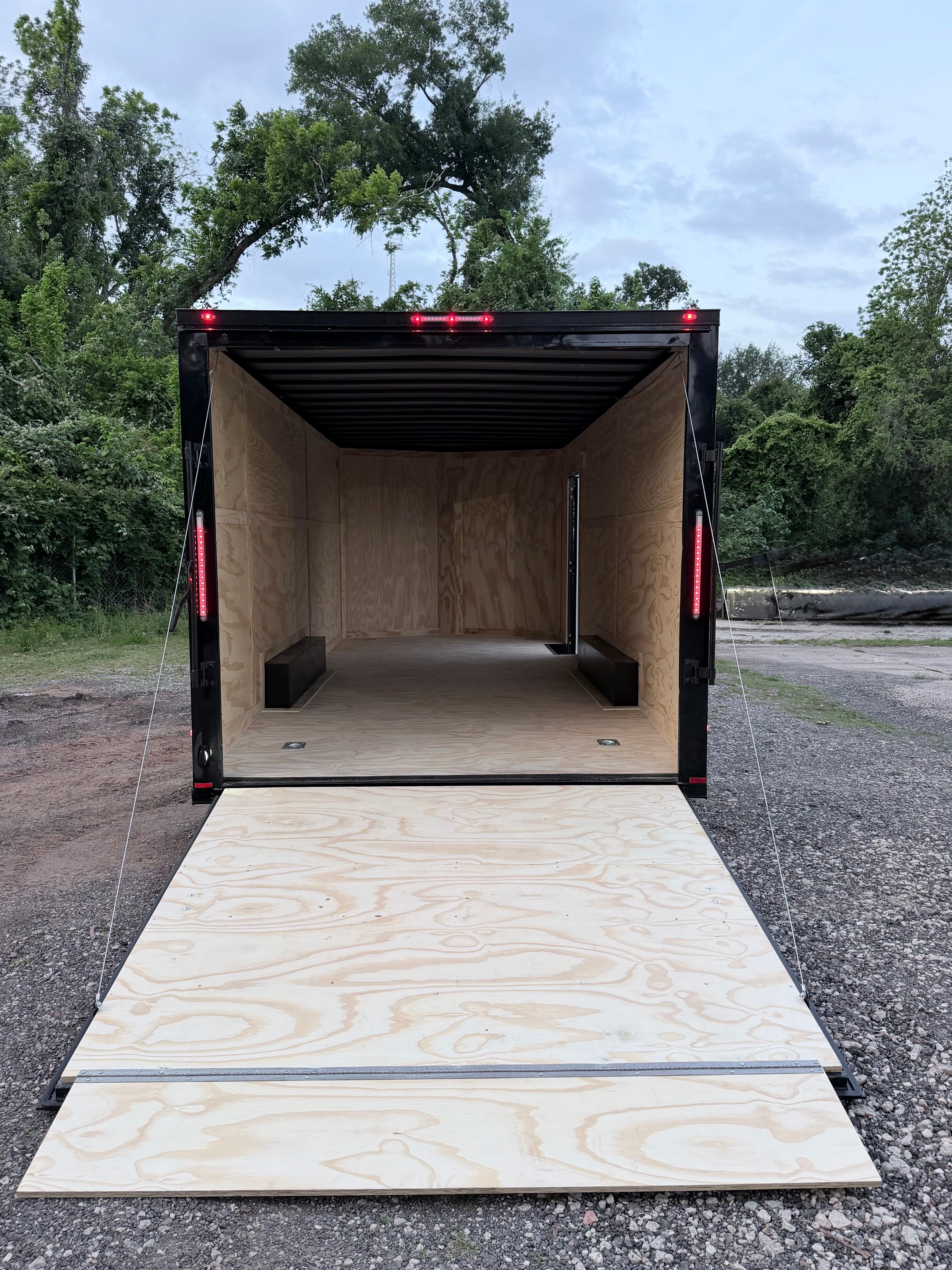 20ft Enclosed Cargo Trailer thumbnail 4